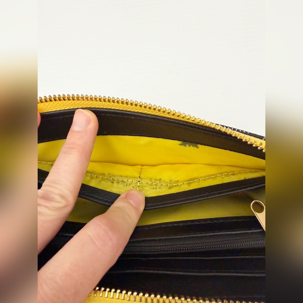 Rare Loungefly Minions Karate The Rise Of Gru Wallet - Picture 6 of 8